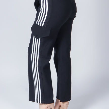 Pantalón casual tipo cargo.