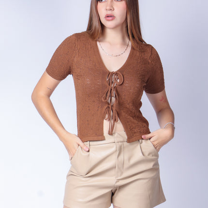 Blusa de punto con moños.
