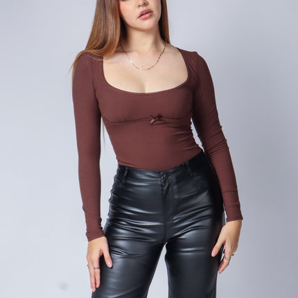 Blusa manga larga con moño.