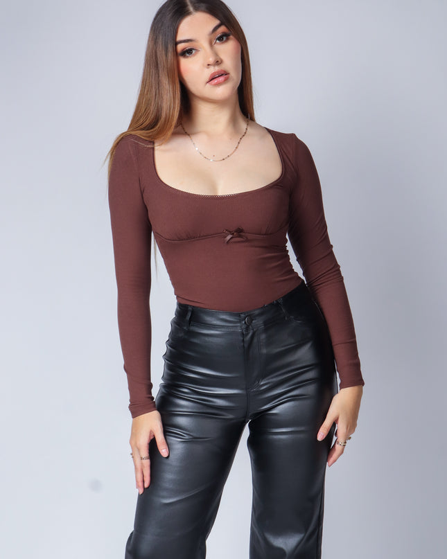 Blusa manga larga con moño.