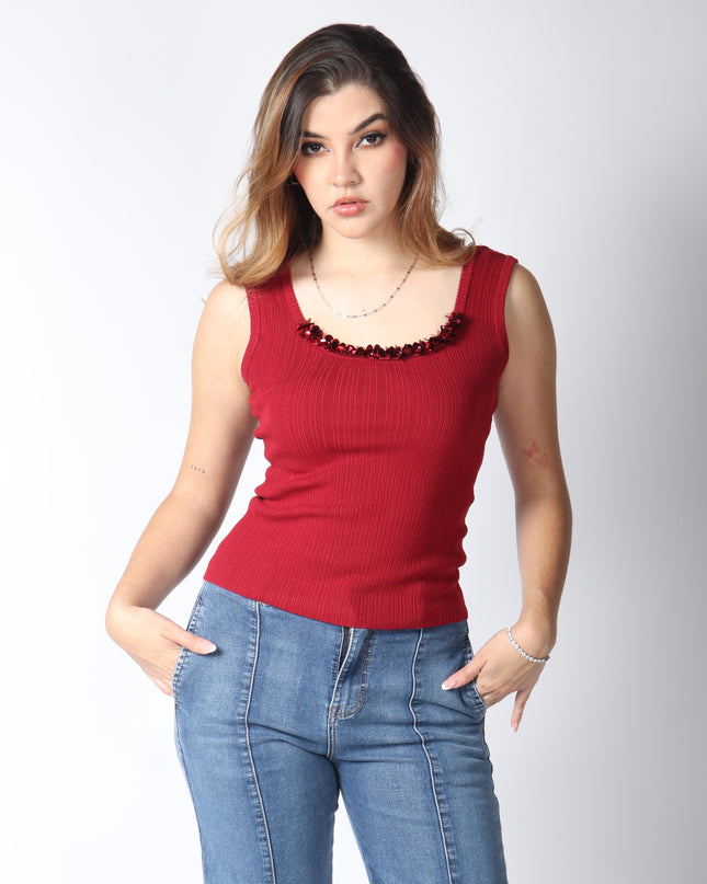 Blusa con detalle en el cuello.