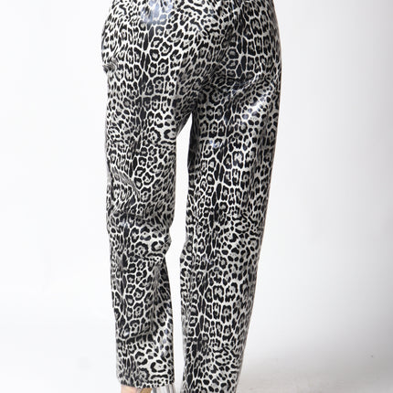 Pantalón vinipiel diseño animal print.