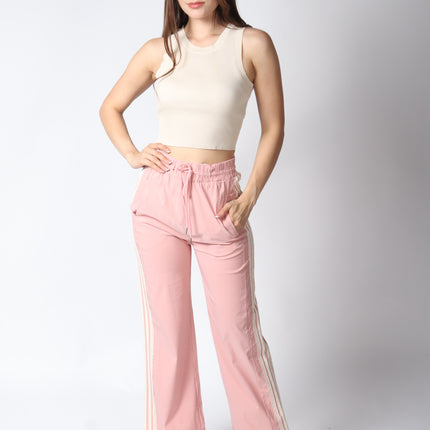 Pantalones con detalle de encaje.