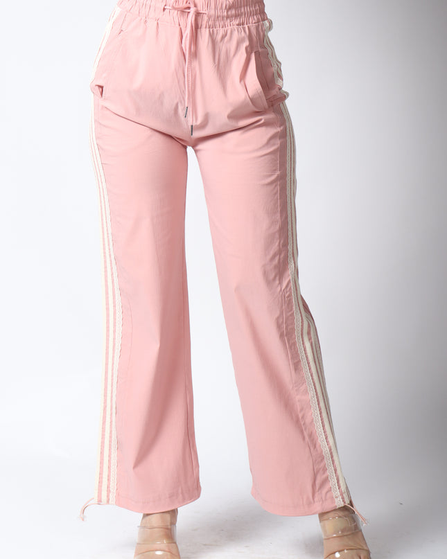 Pantalones con detalle de encaje.