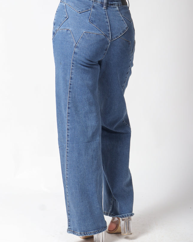 Pantalón de mezclilla con estrellas.