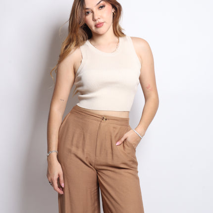 Blusa ajustada cuello redondo.